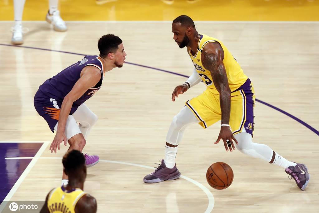 NBA总决赛：勇士逆转湖人拿到赛点